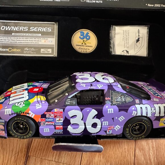 TEAM CALIBER 1:24 #36 K SCHRADER M&M Owner's Series Brand New Limited to 2,438 - Picture 1 of 11